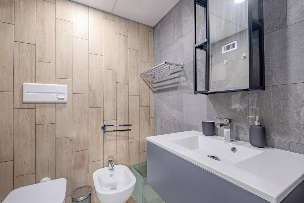 Modern Apartment At San Giovanni Rome Bagian luar foto